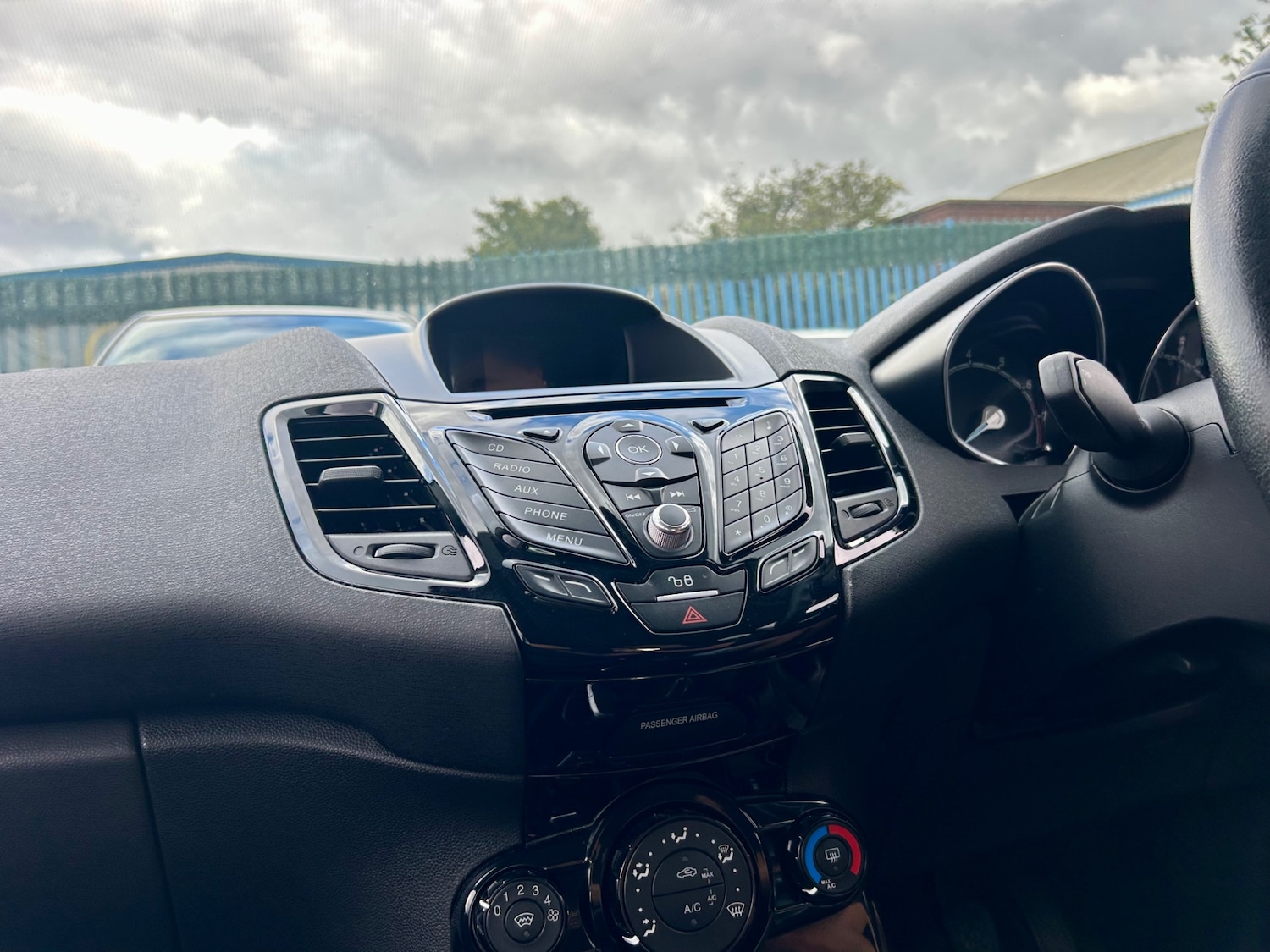 Used Ford Fiesta 2015 for sale - 74772811: Photo 97