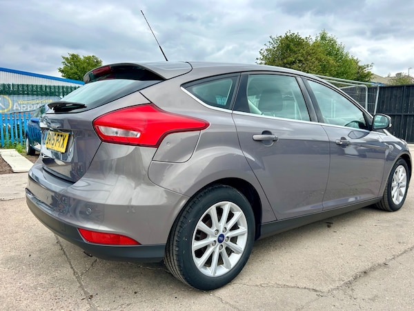 Used Ford Focus 2015 for sale - 75428976: Photo 5