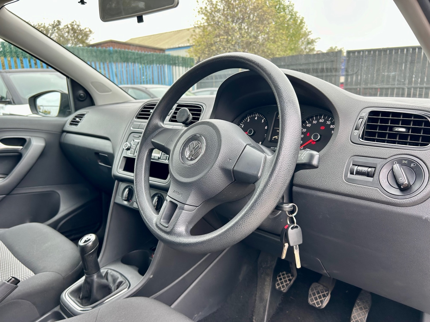 Used Volkswagen Polo 2009 for sale - 76316377: Photo 2