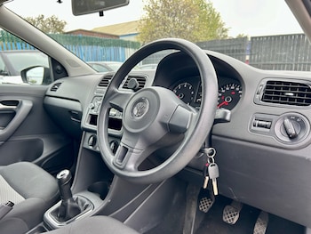 Used Volkswagen Polo 2009 for sale - 76316377: Photo