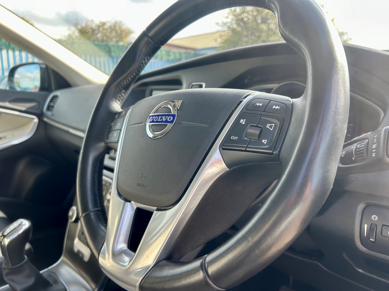 Used Volvo V40 2015 for sale - 76142412: Photo 10