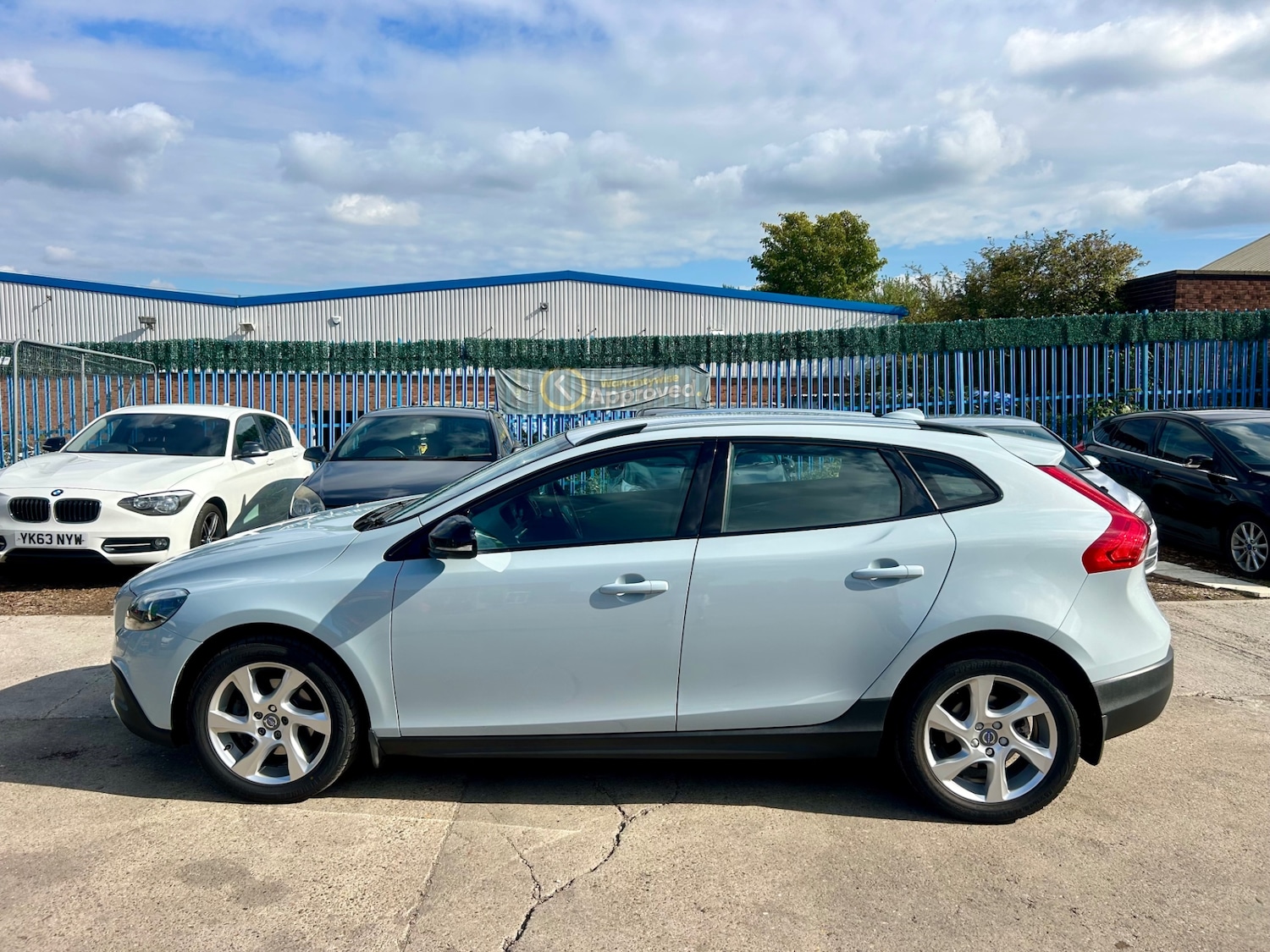 Used Volvo V40 2015 for sale - 76142412: Photo 11