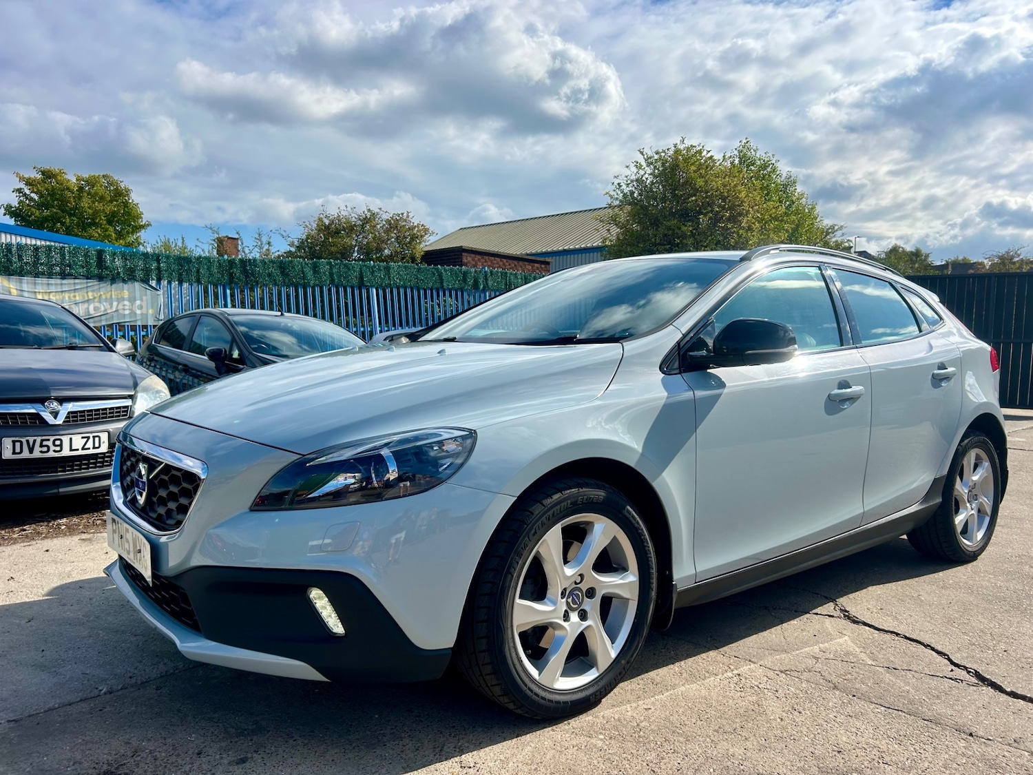 Used Volvo V40 2015 for sale - 76142412: Photo 12