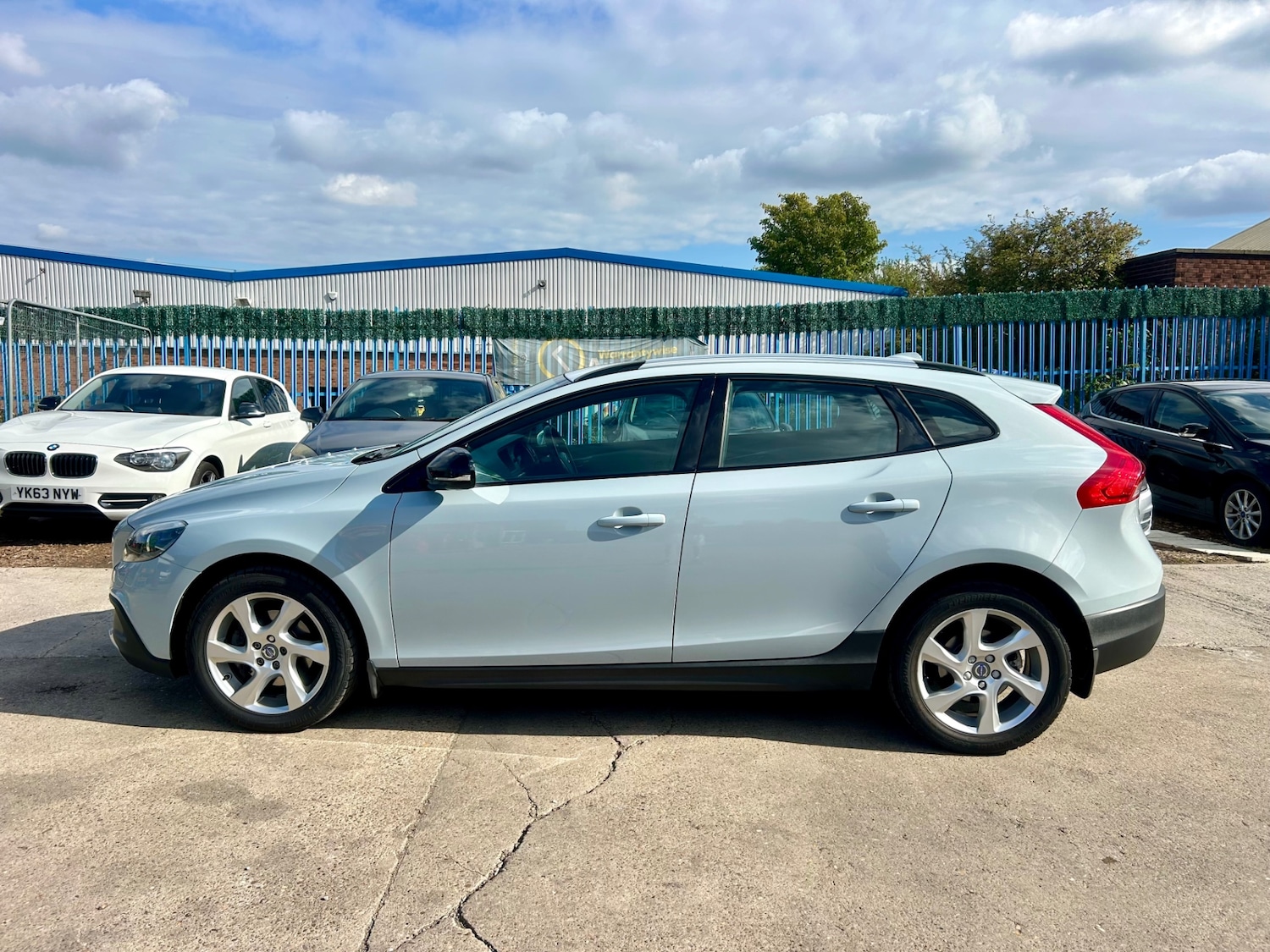 Used Volvo V40 2015 for sale - 76142412: Photo 15