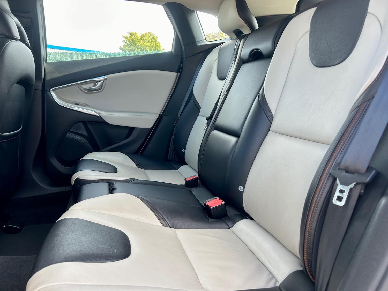 Used Volvo V40 2015 for sale - 76142412: Photo 16