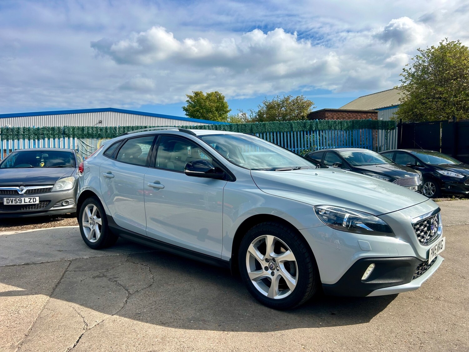 Used Volvo V40 2015 for sale - 76142412: Photo 28