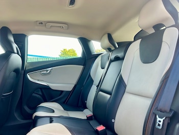 Used Volvo V40 2015 for sale - 76142412: Photo 2