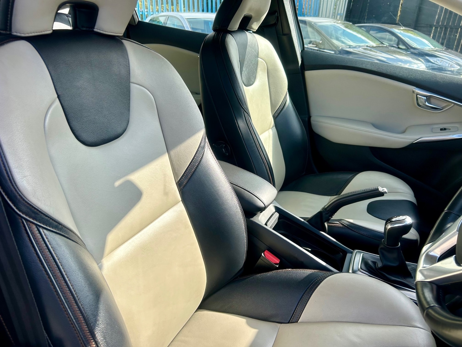 Used Volvo V40 2015 for sale - 76142412: Photo 31