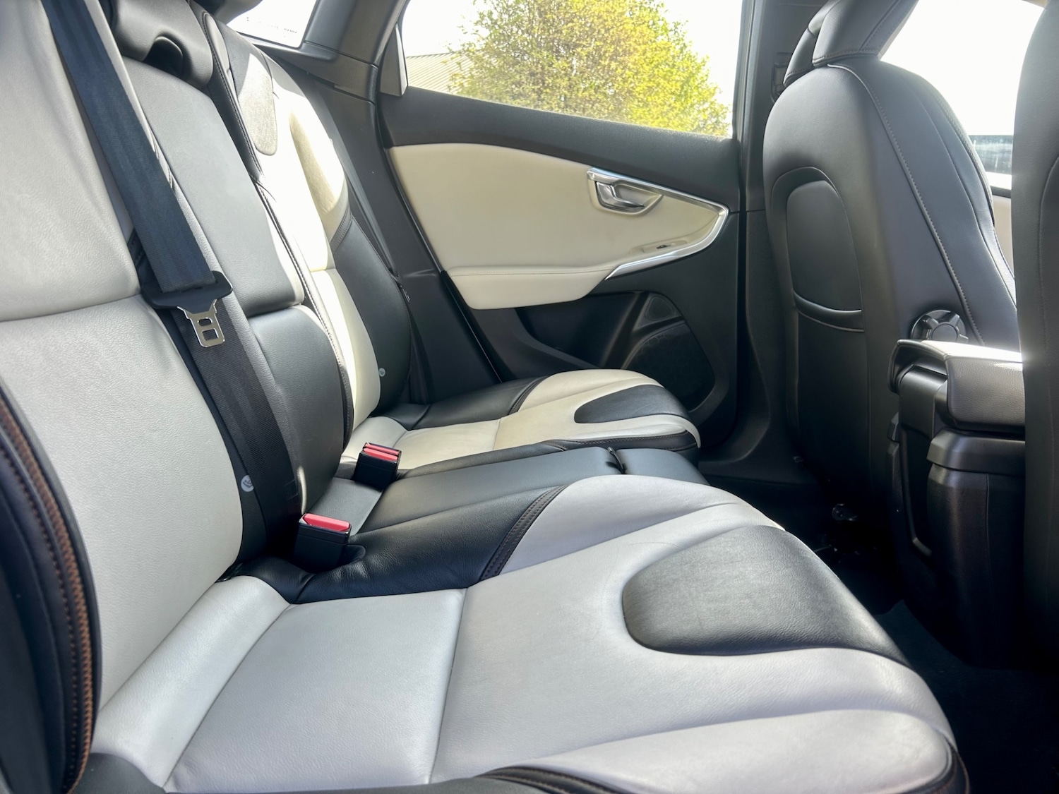 Used Volvo V40 2015 for sale - 76142412: Photo 32