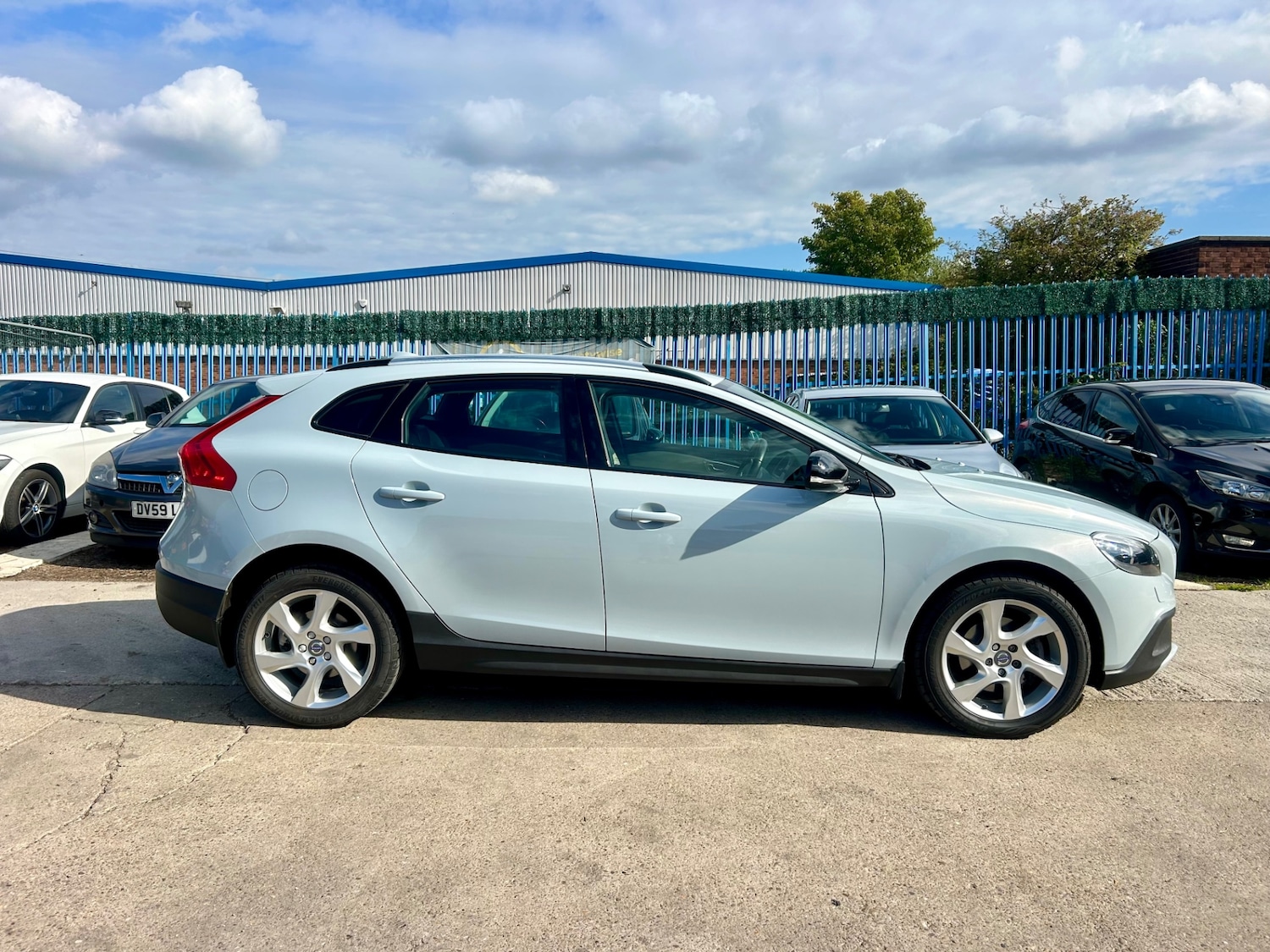 Used Volvo V40 2015 for sale - 76142412: Photo 34