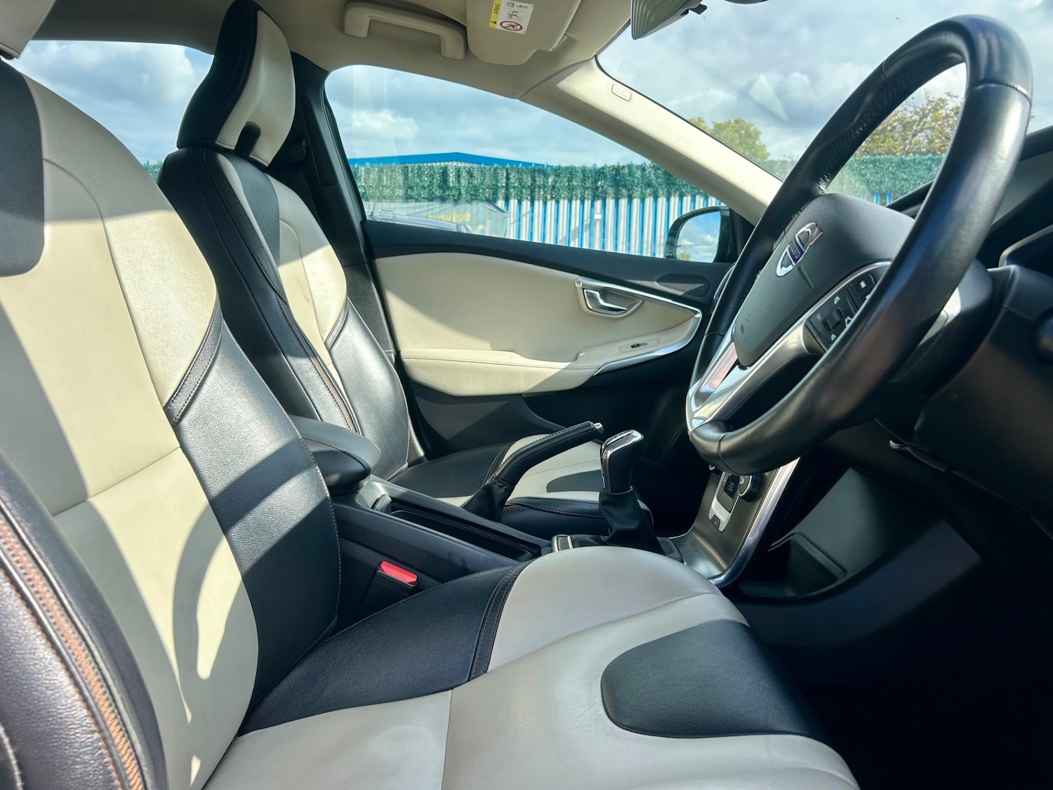 Used Volvo V40 2015 for sale - 76142412: Photo 40