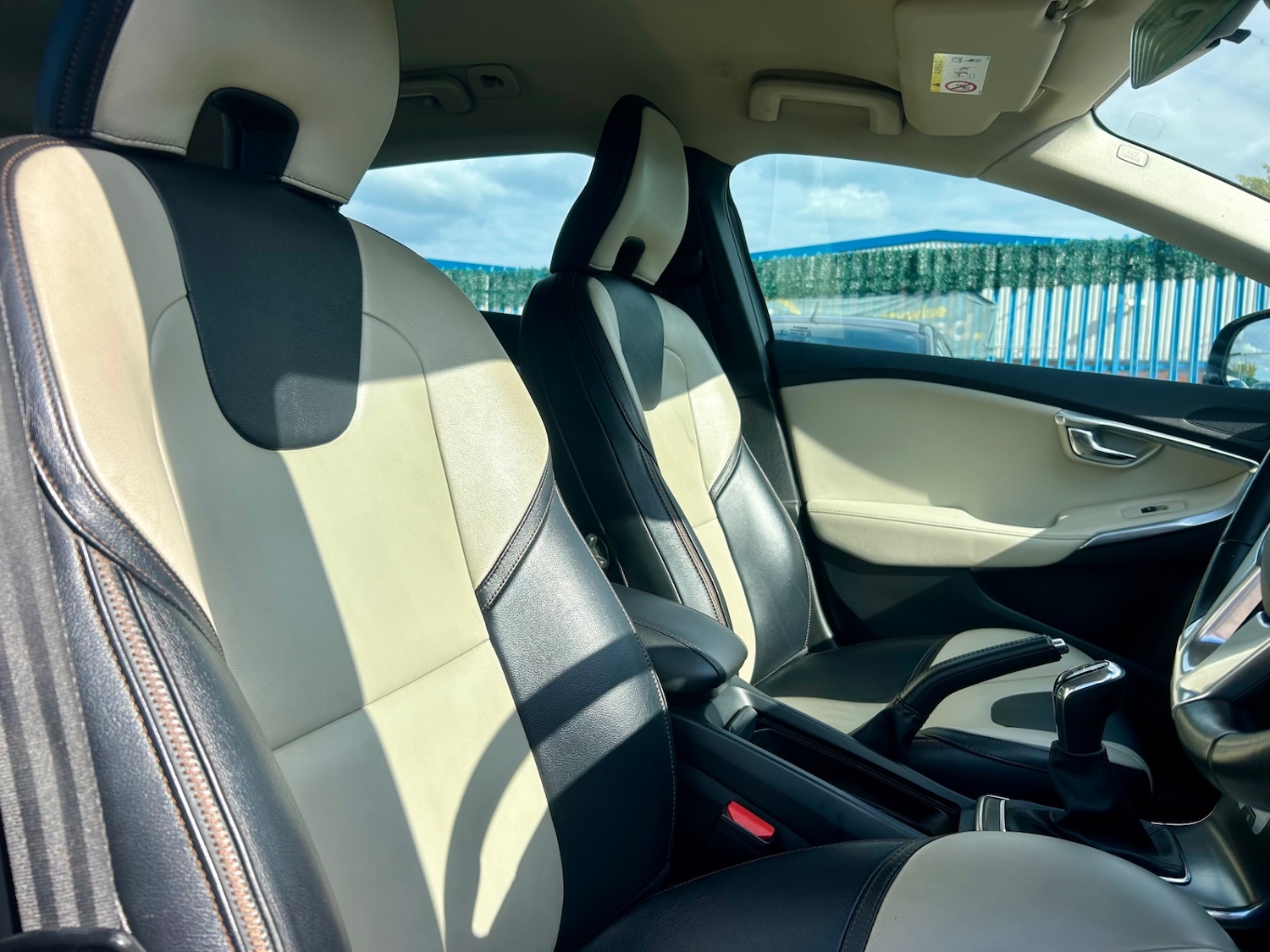 Used Volvo V40 2015 for sale - 76142412: Photo 41