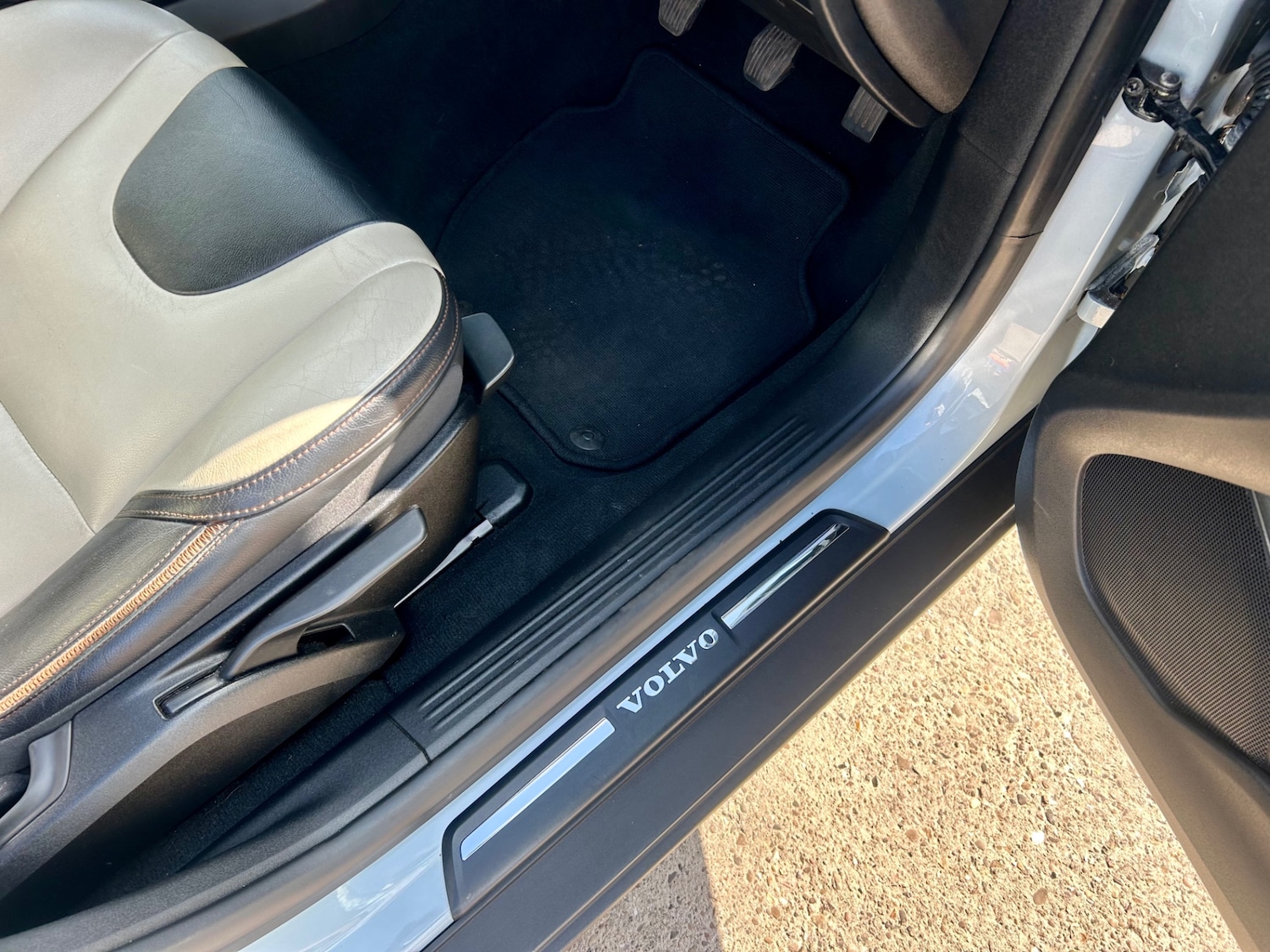 Used Volvo V40 2015 for sale - 76142412: Photo 43