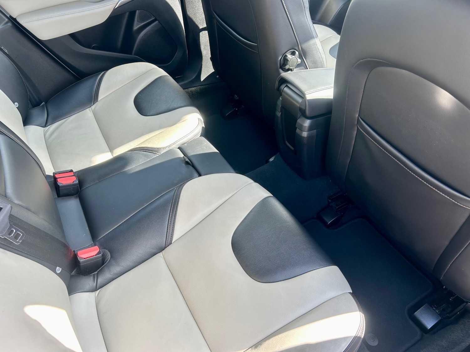 Used Volvo V40 2015 for sale - 76142412: Photo 44