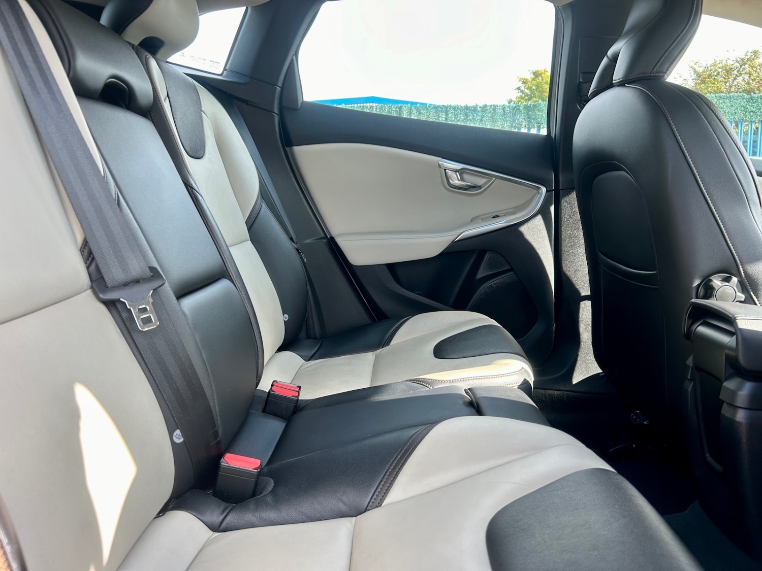 Used Volvo V40 2015 for sale - 76142412: Photo 45