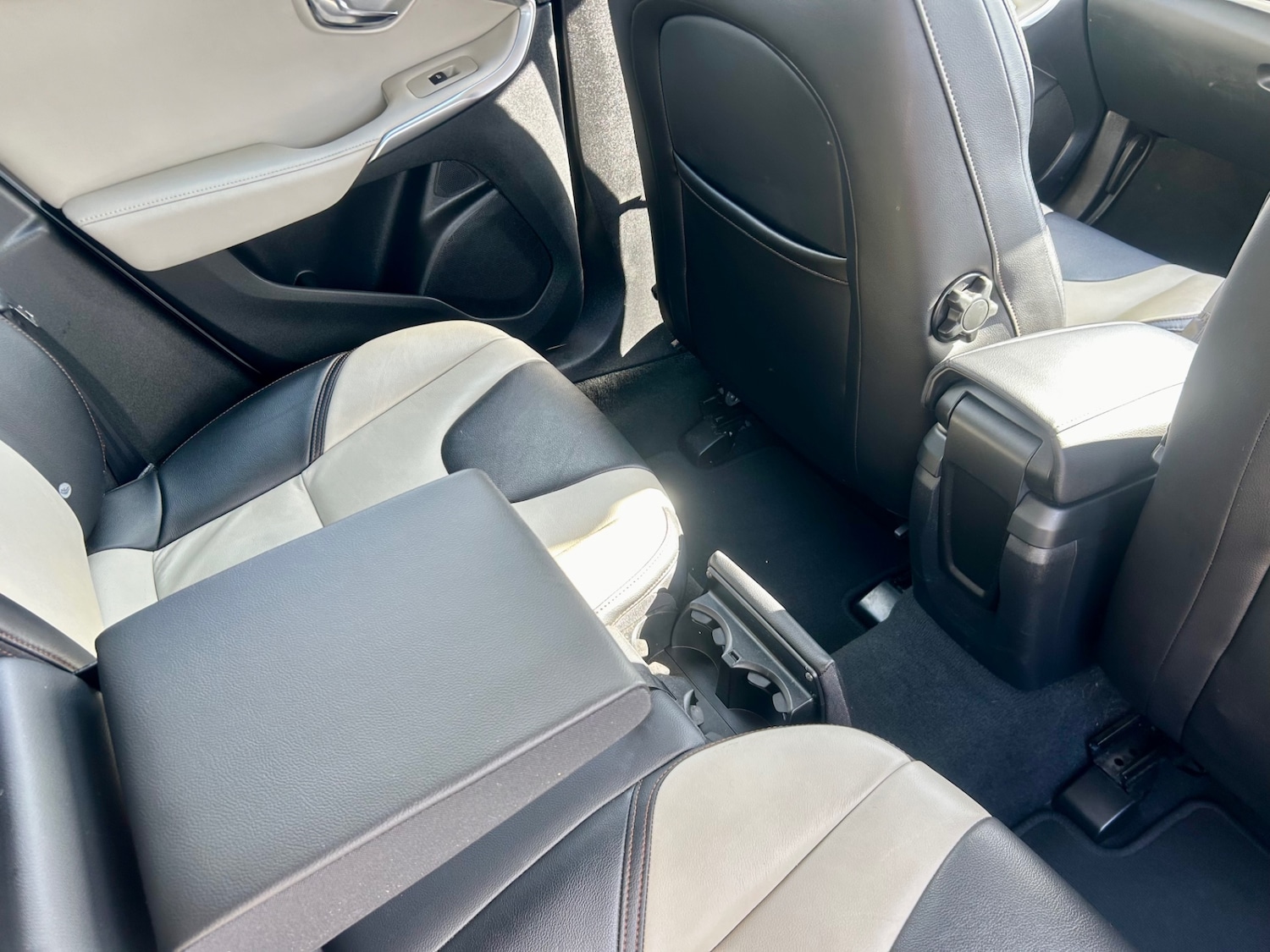 Used Volvo V40 2015 for sale - 76142412: Photo 46