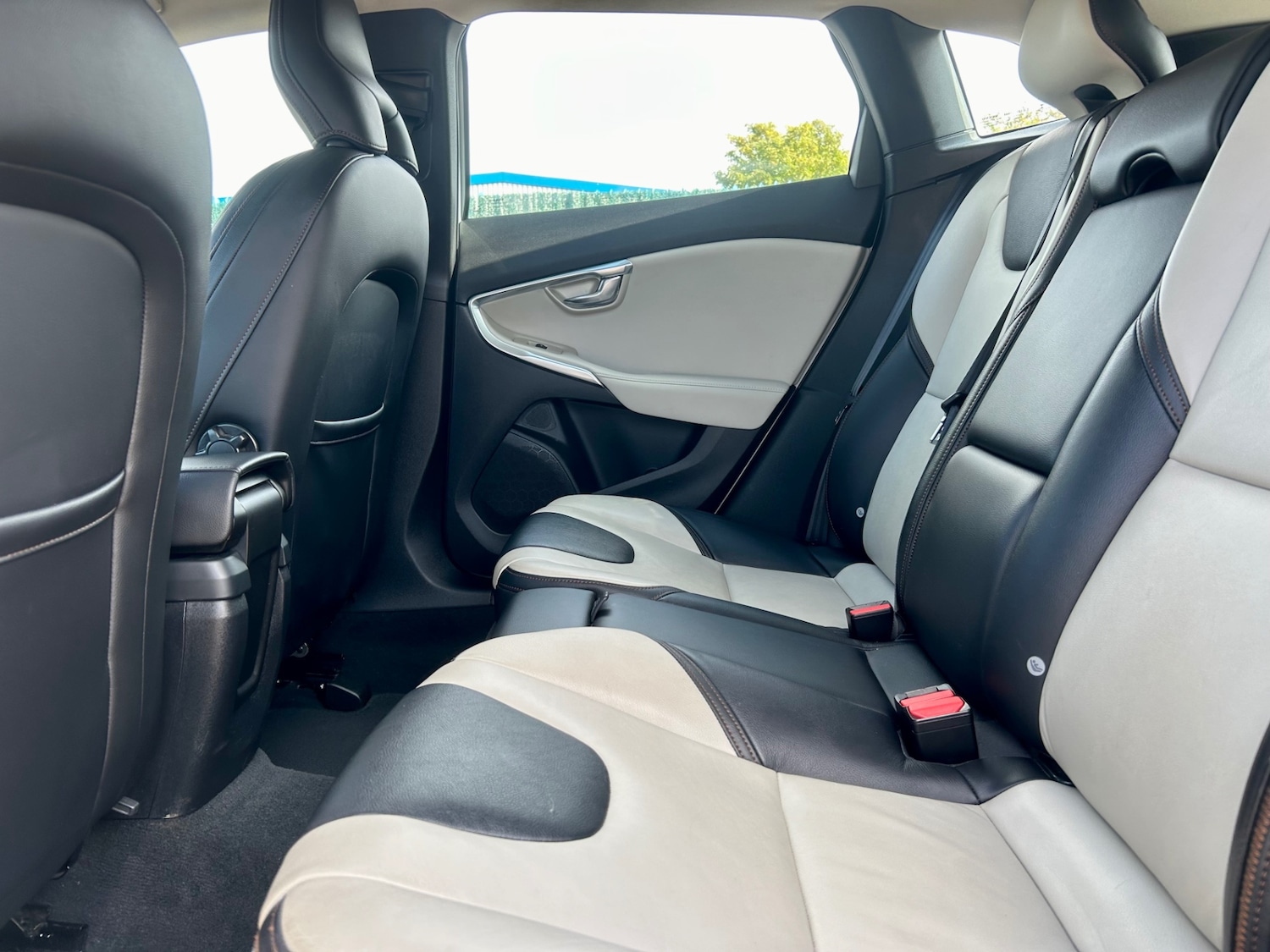 Used Volvo V40 2015 for sale - 76142412: Photo 49