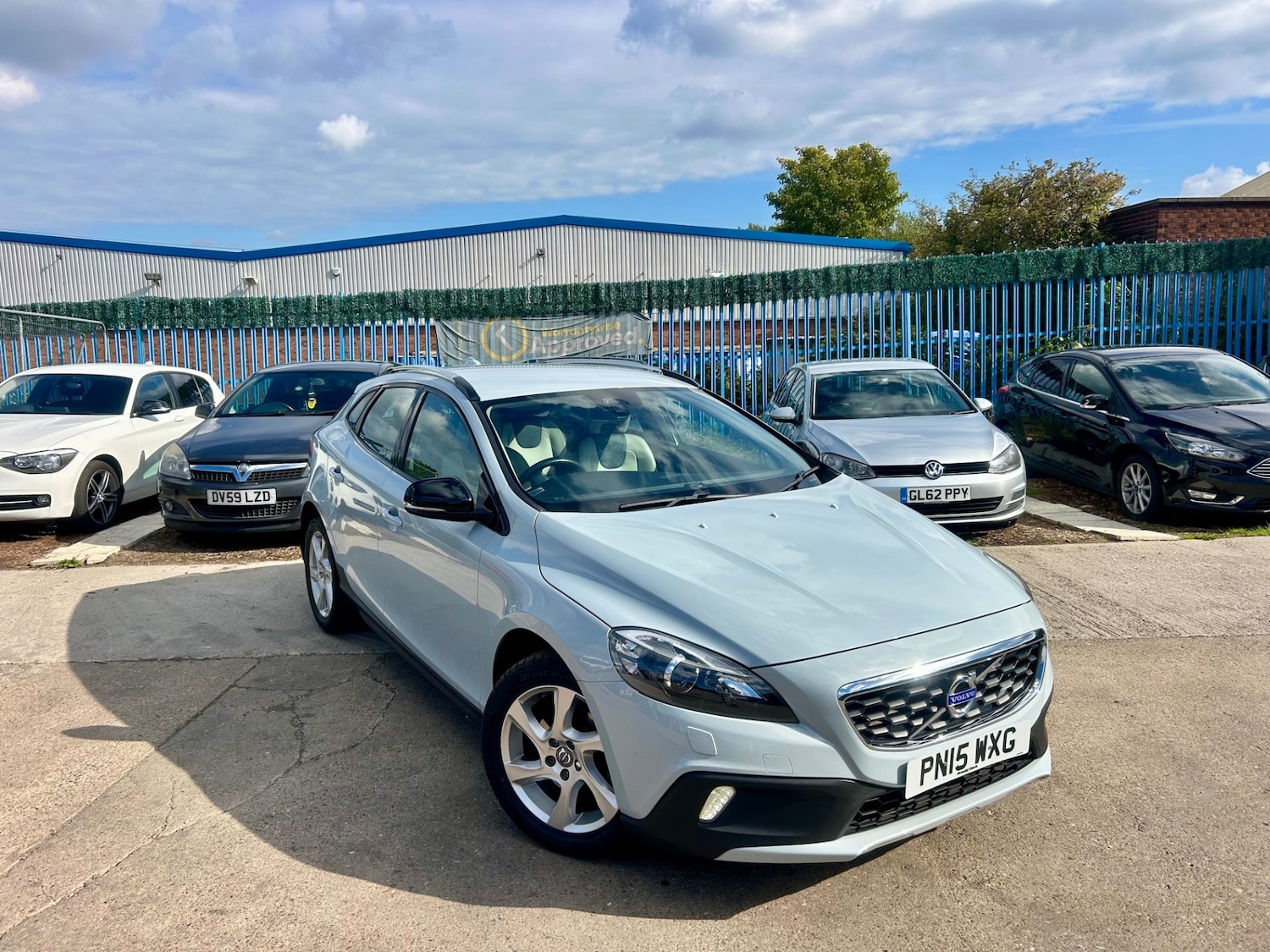 Used Volvo V40 2015 for sale - 76142412: Photo 5