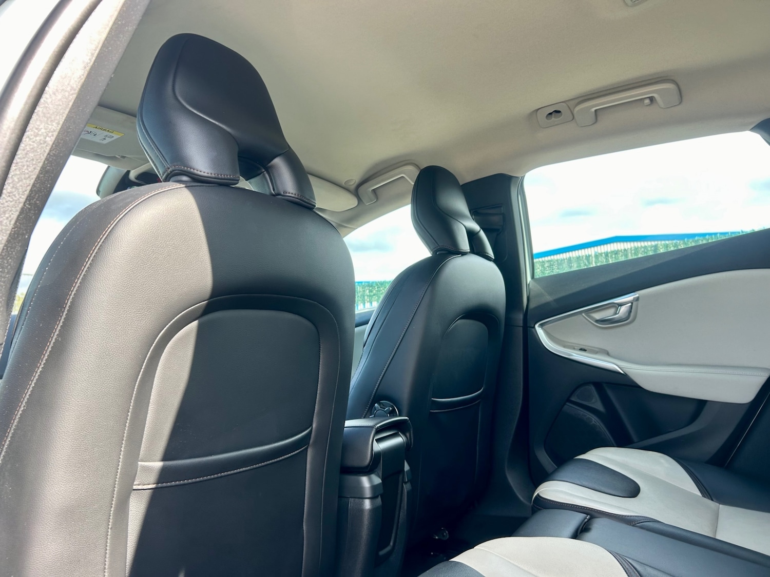 Used Volvo V40 2015 for sale - 76142412: Photo 50