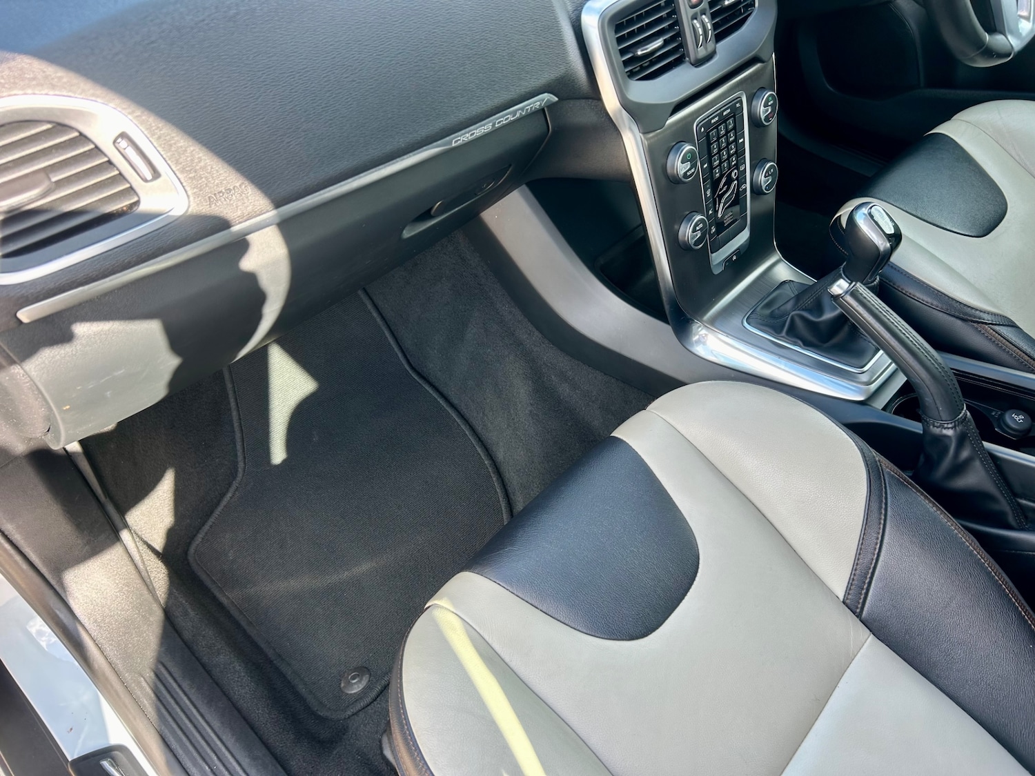 Used Volvo V40 2015 for sale - 76142412: Photo 51