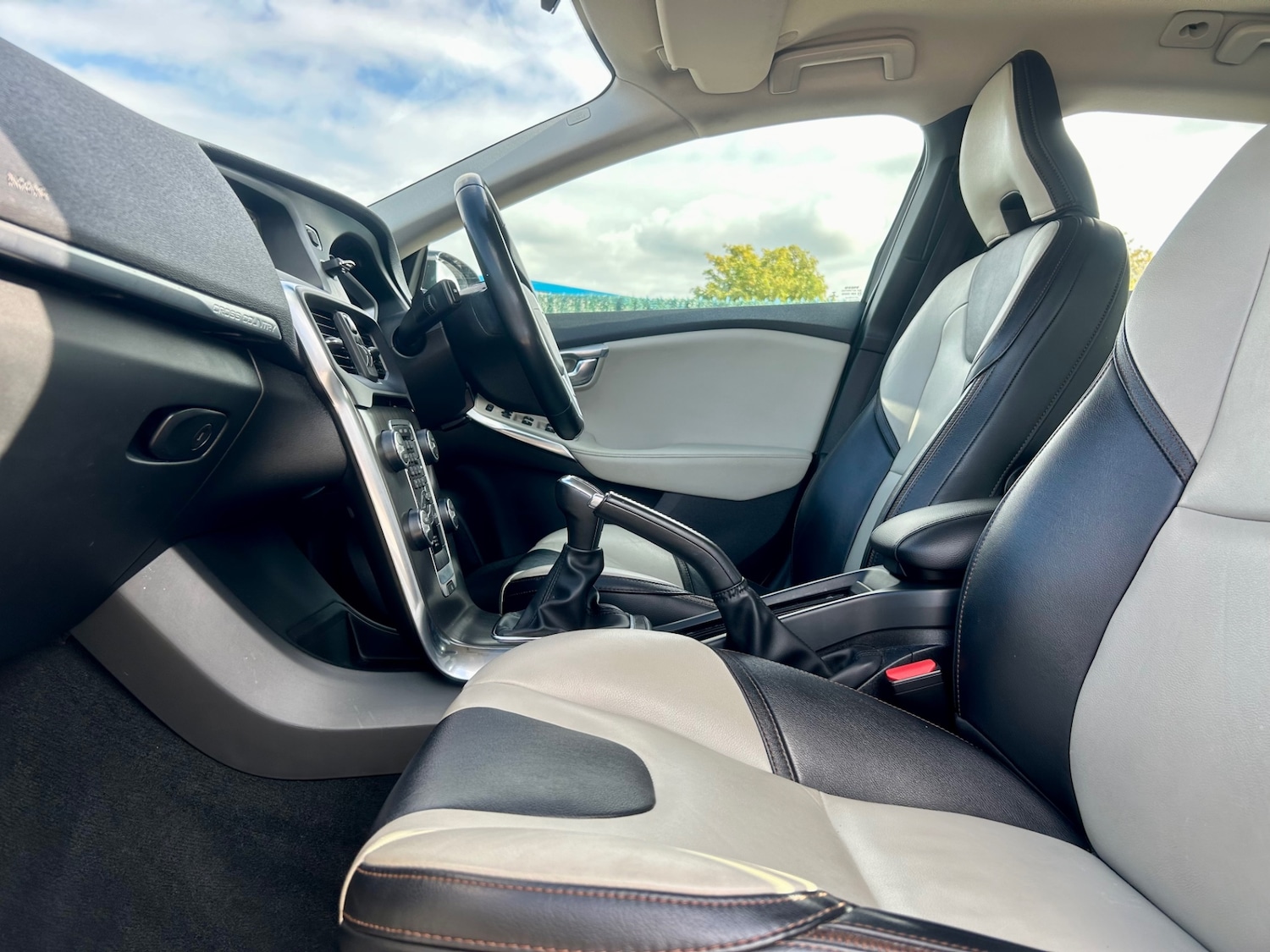 Used Volvo V40 2015 for sale - 76142412: Photo 53