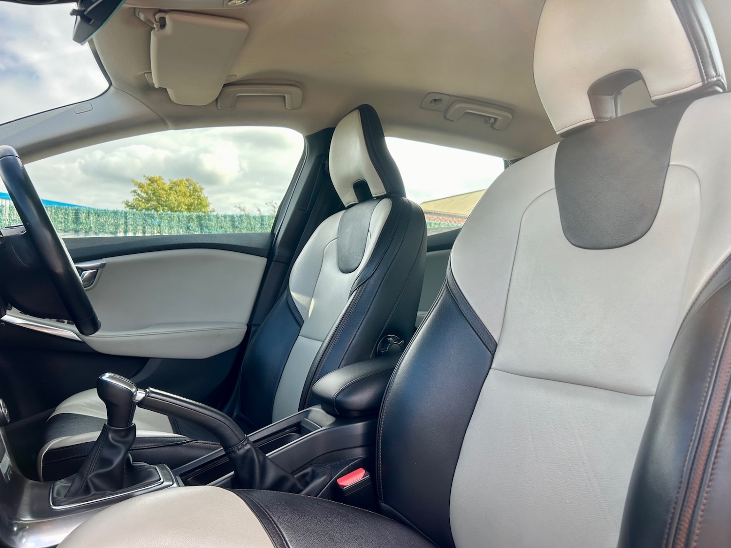 Used Volvo V40 2015 for sale - 76142412: Photo 54