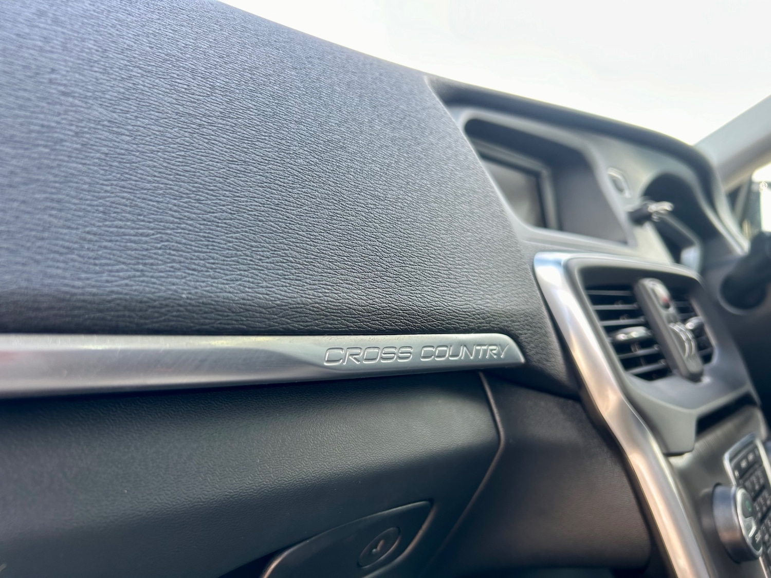 Used Volvo V40 2015 for sale - 76142412: Photo 55