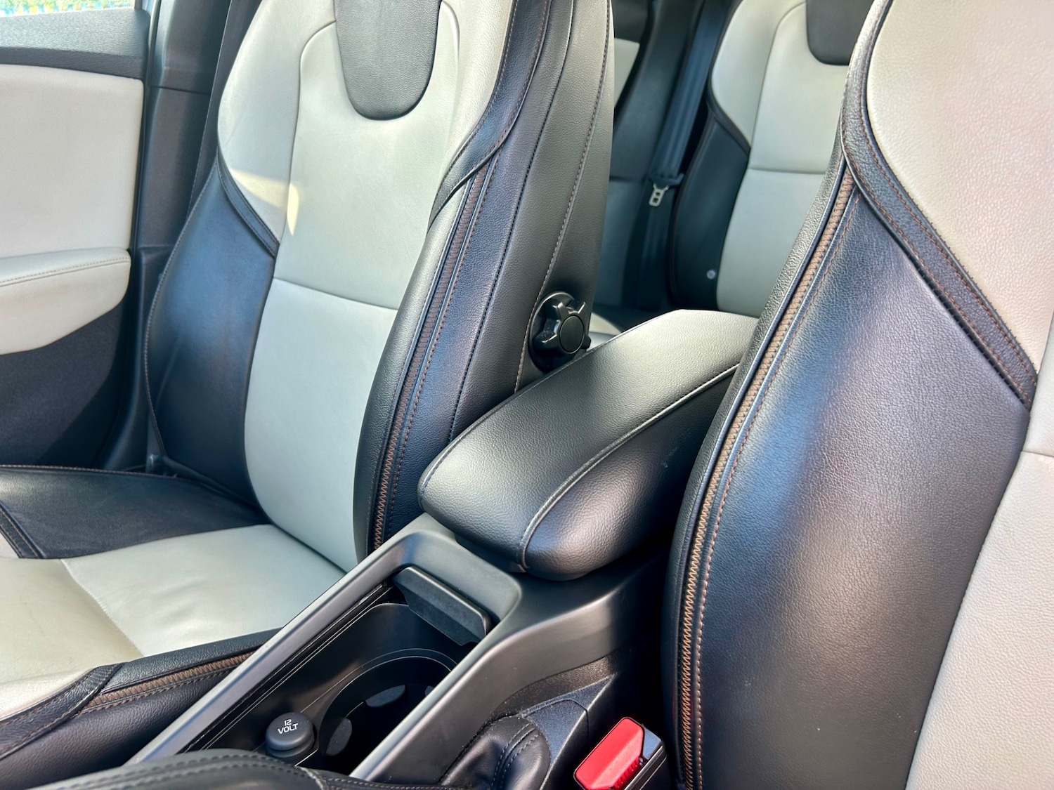 Used Volvo V40 2015 for sale - 76142412: Photo 59