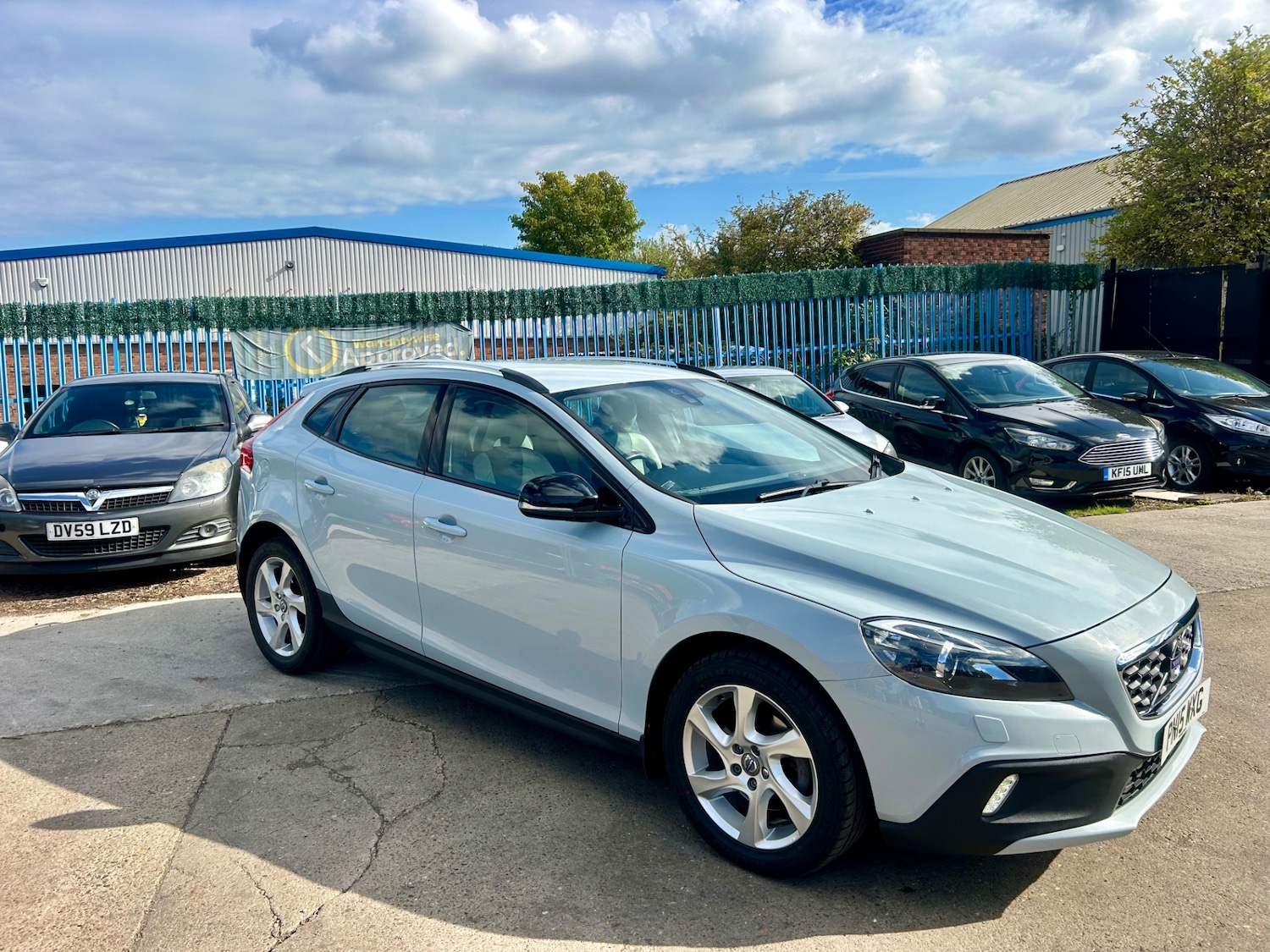 Used Volvo V40 2015 for sale - 76142412: Photo 6