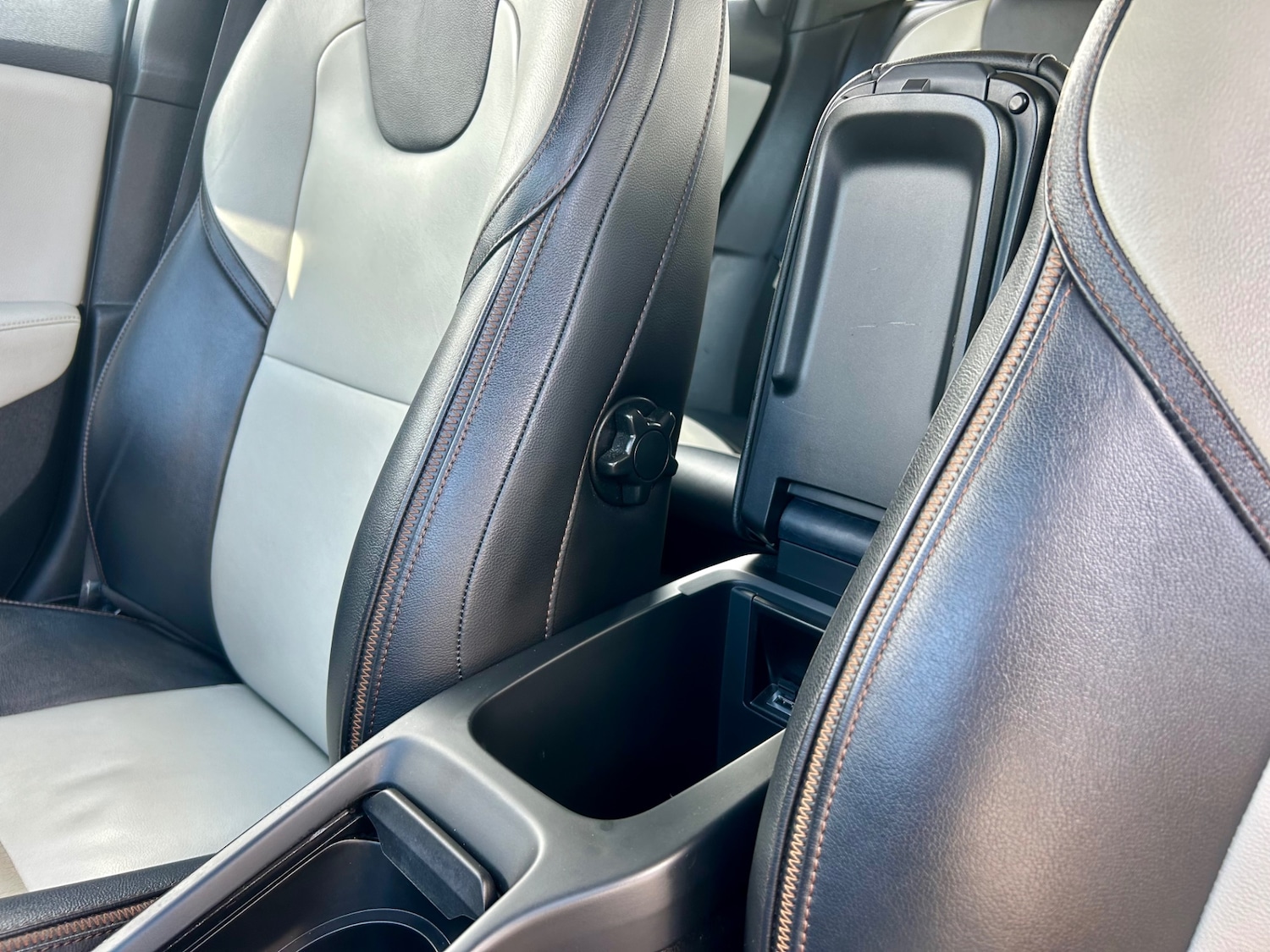 Used Volvo V40 2015 for sale - 76142412: Photo 60