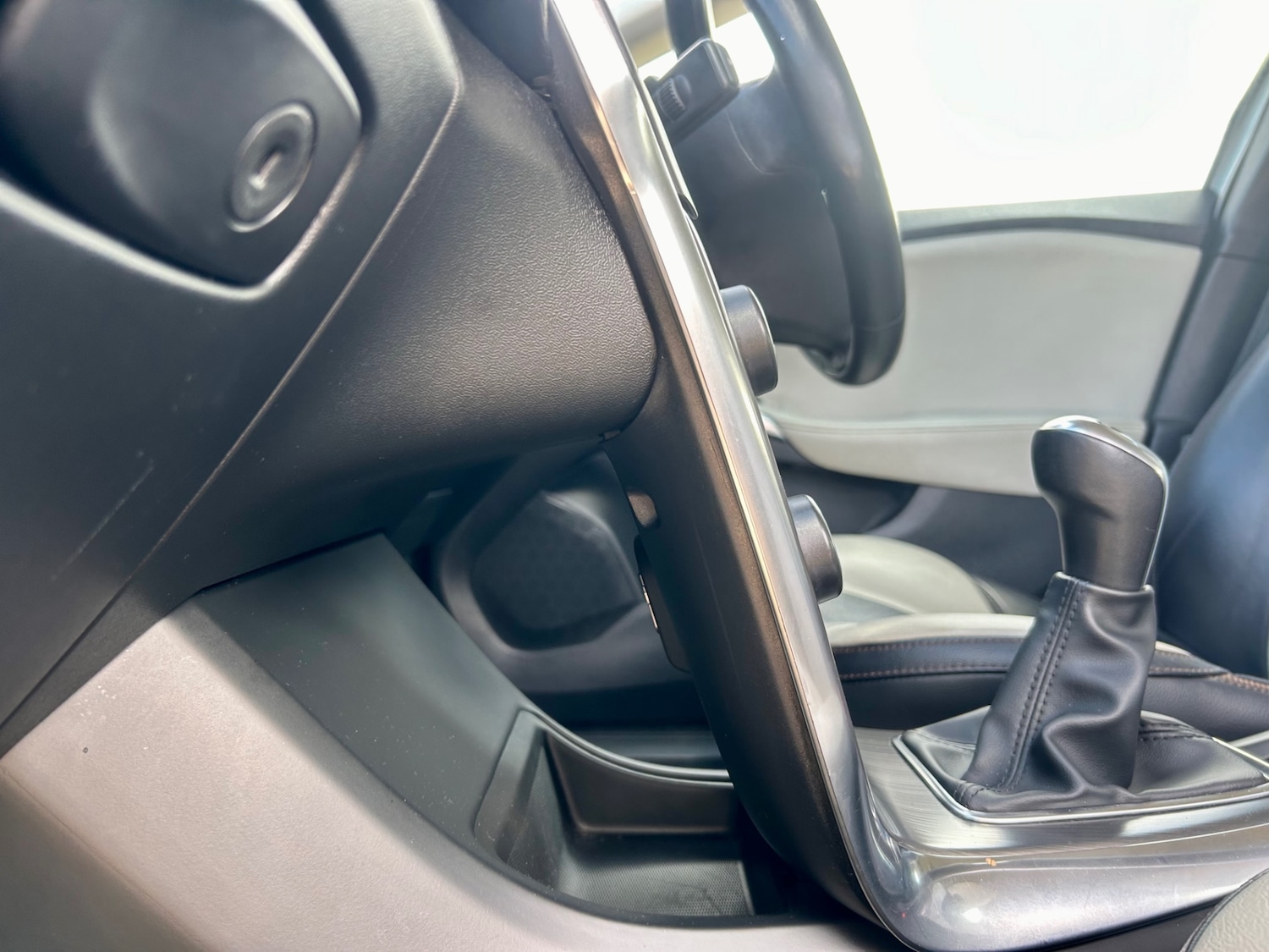 Used Volvo V40 2015 for sale - 76142412: Photo 63