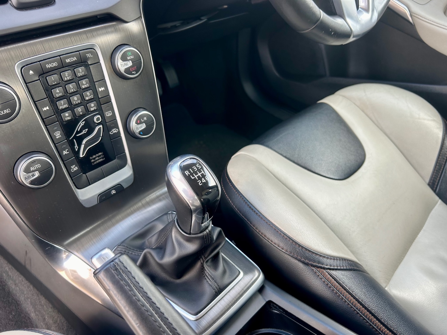 Used Volvo V40 2015 for sale - 76142412: Photo 64