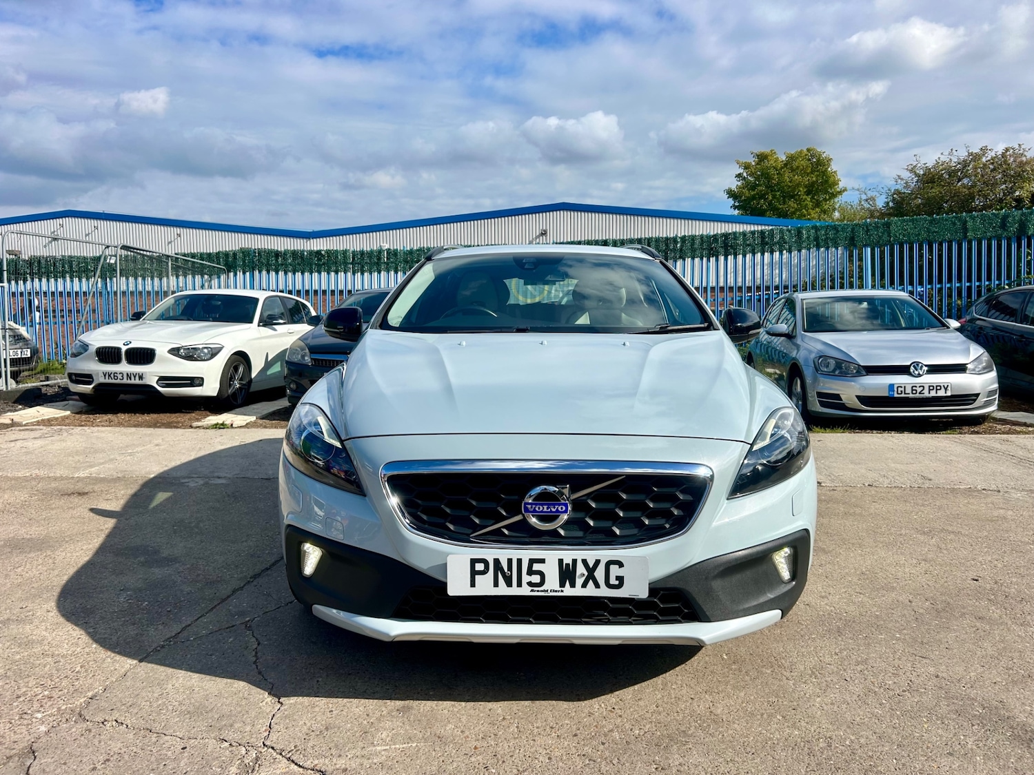 Used Volvo V40 2015 for sale - 76142412: Photo 67