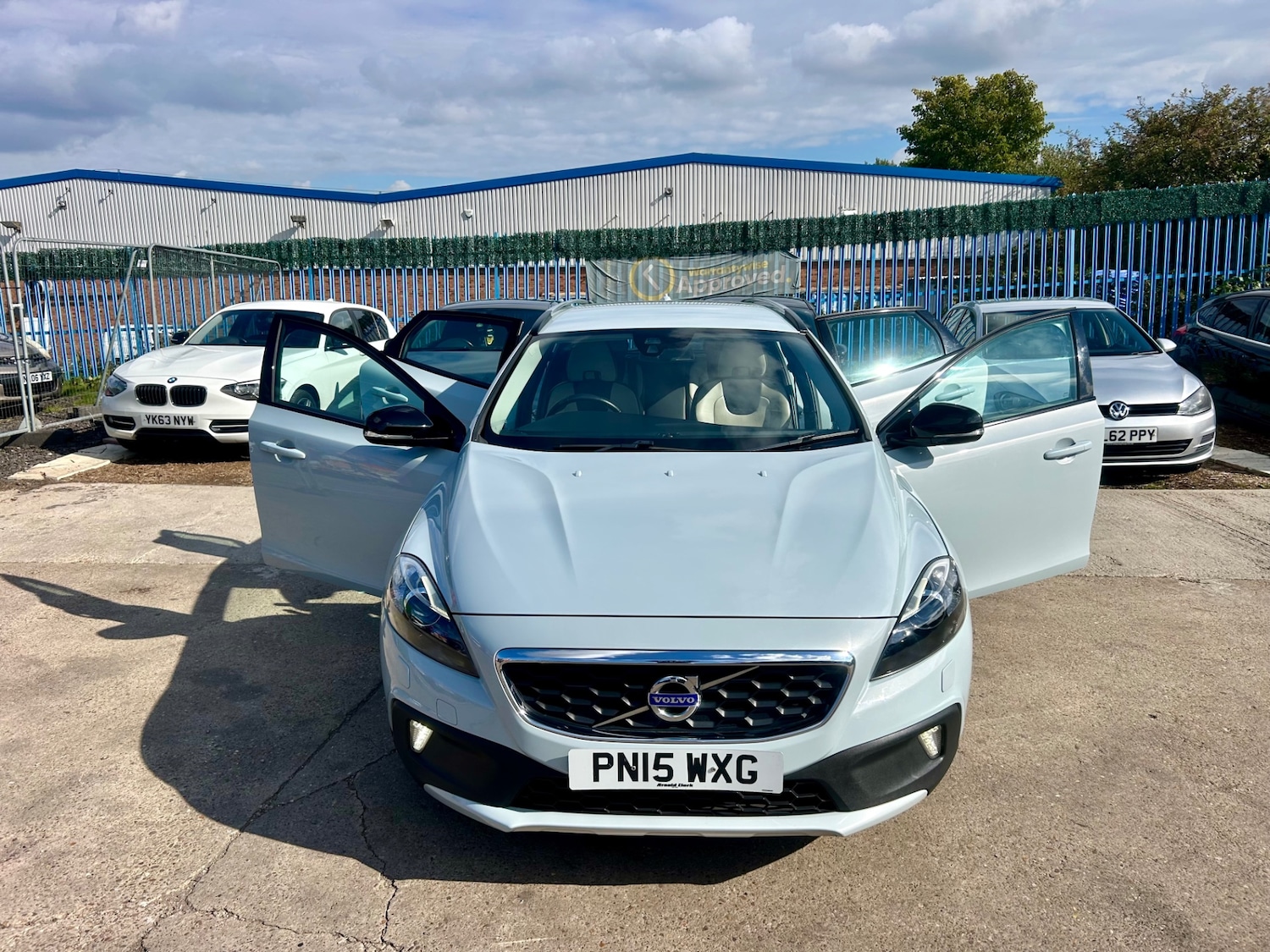 Used Volvo V40 2015 for sale - 76142412: Photo 69