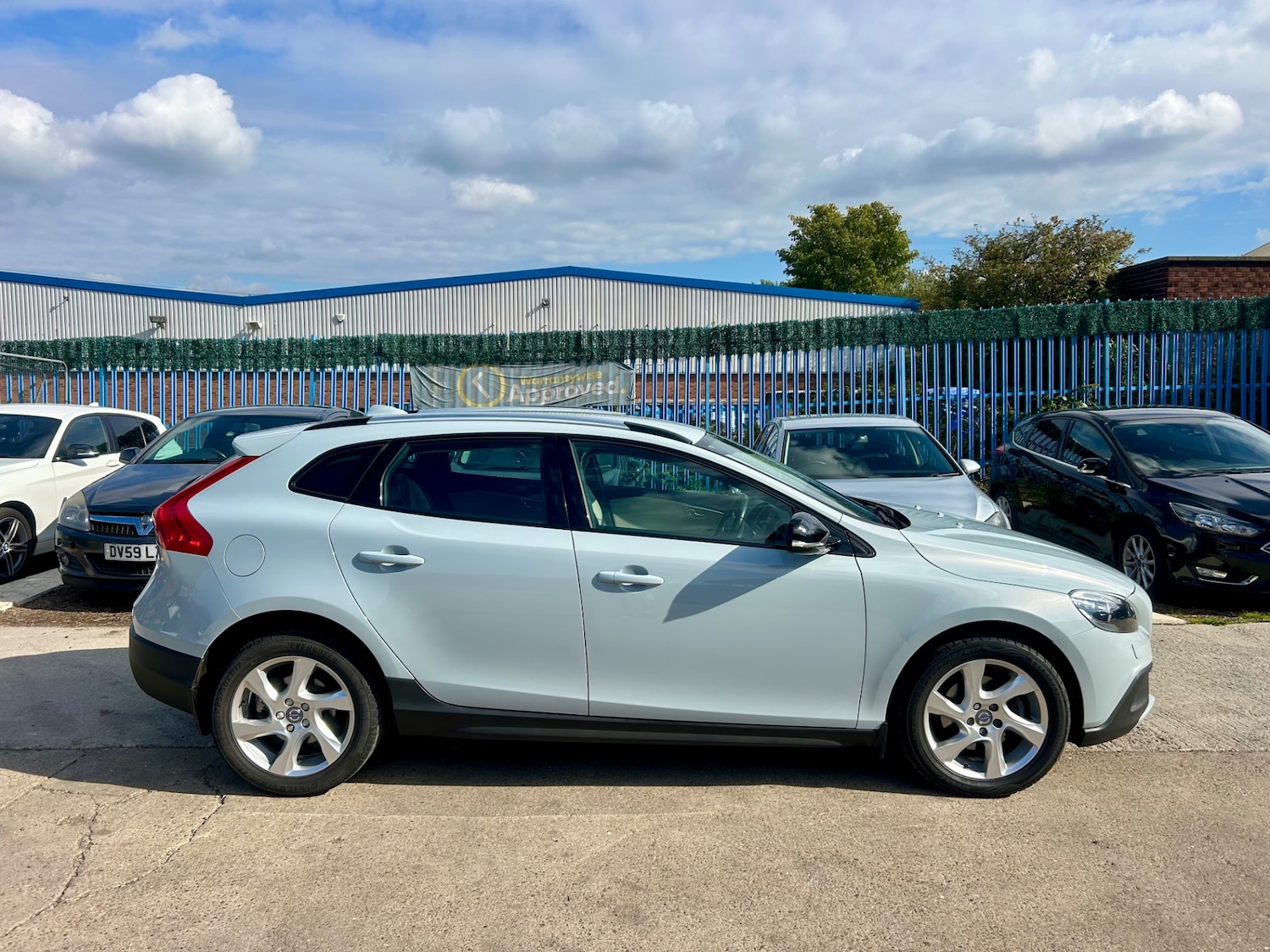 Used Volvo V40 2015 for sale - 76142412: Photo 7