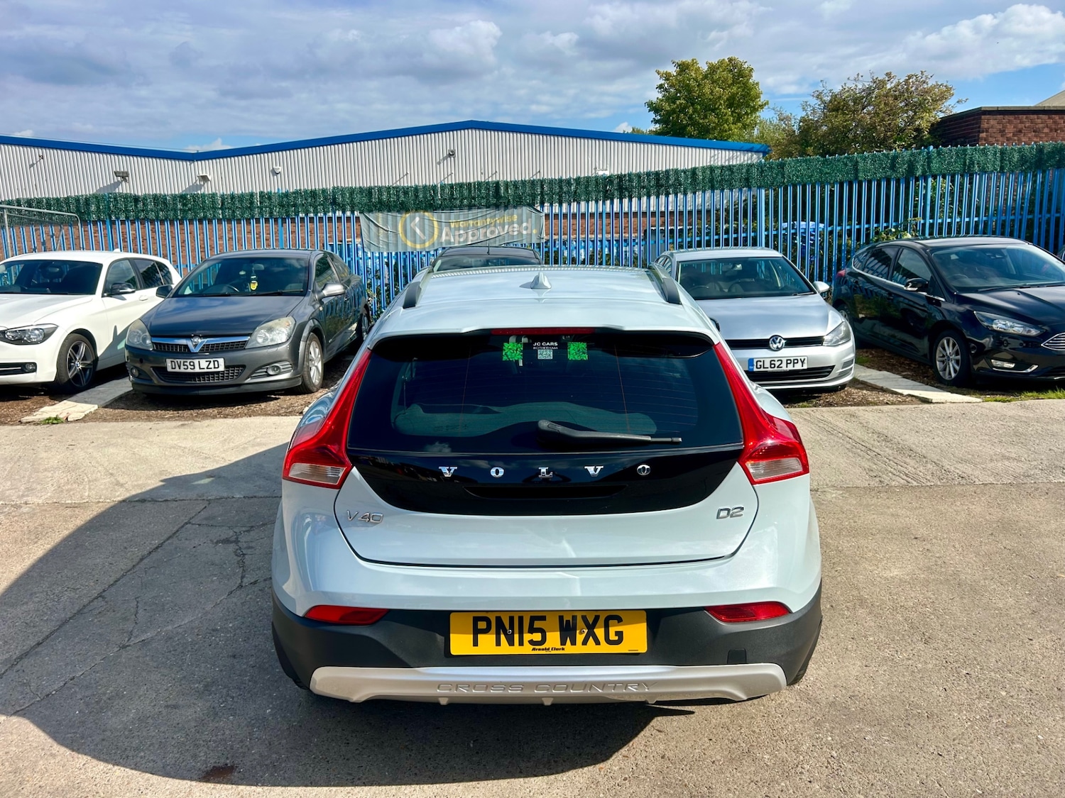 Used Volvo V40 2015 for sale - 76142412: Photo 70