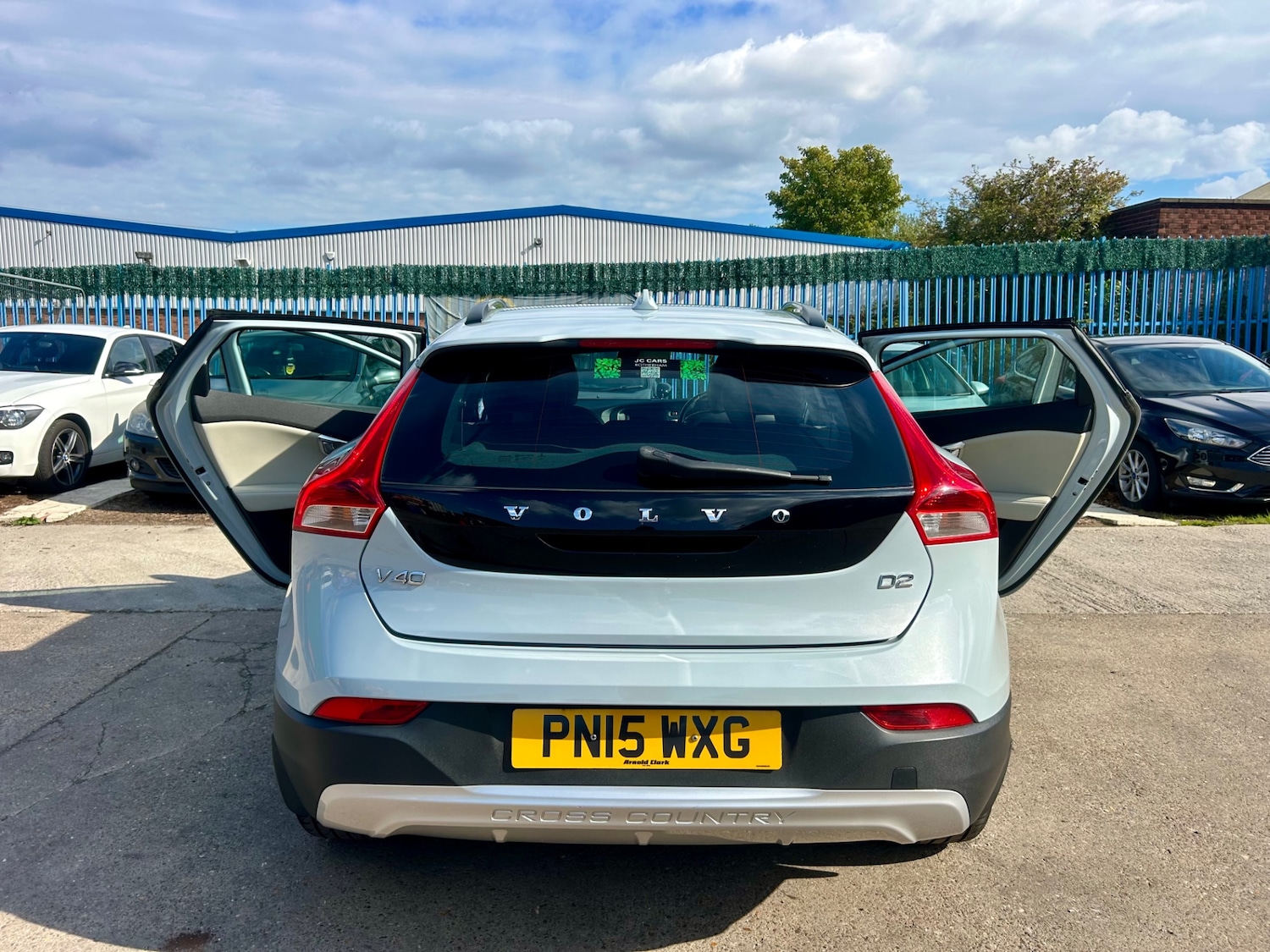 Used Volvo V40 2015 for sale - 76142412: Photo 74