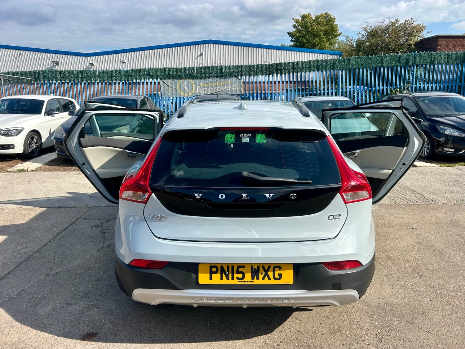 Used Volvo V40 2015 for sale - 76142412: Photo 75