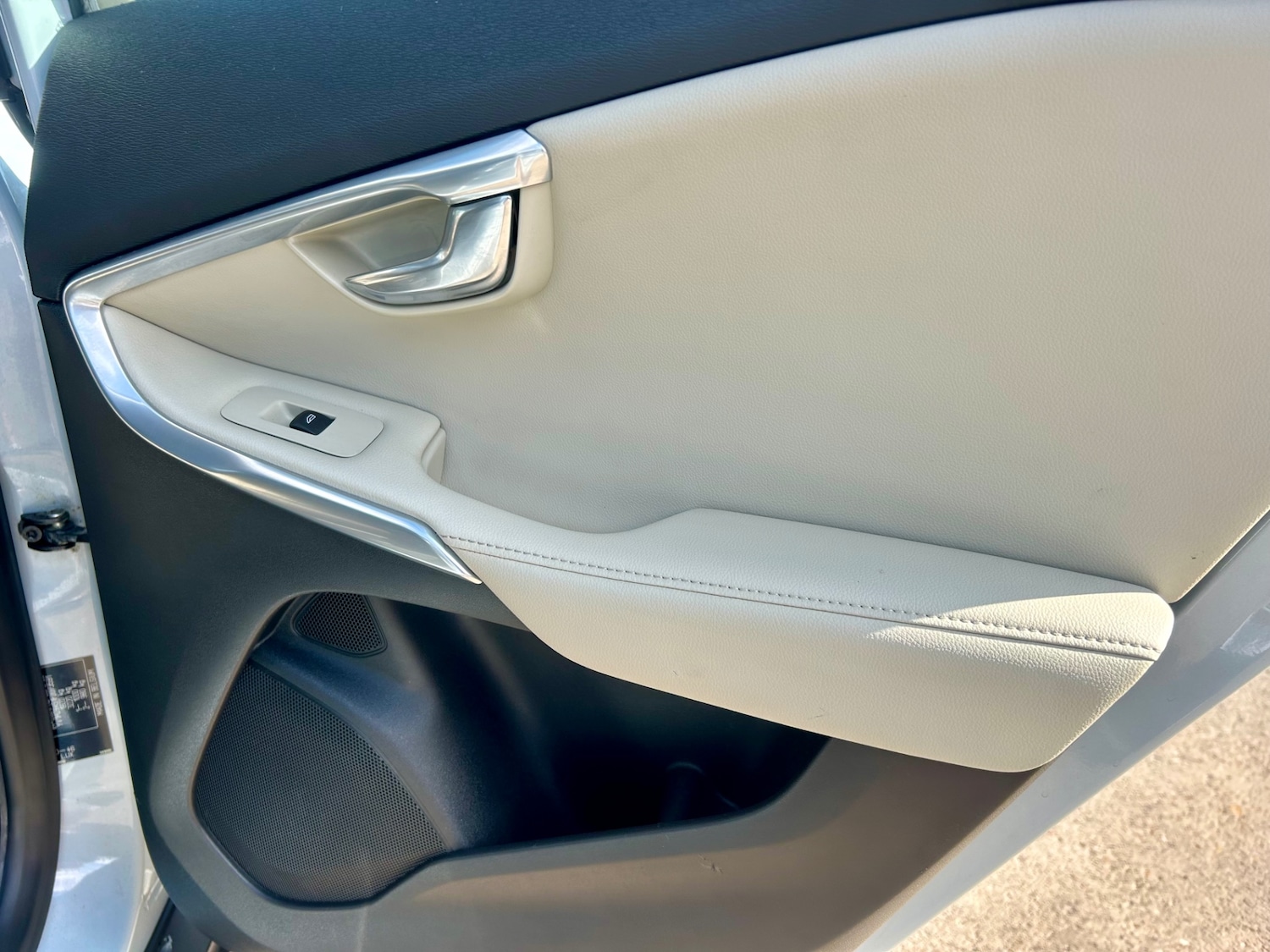 Used Volvo V40 2015 for sale - 76142412: Photo 76