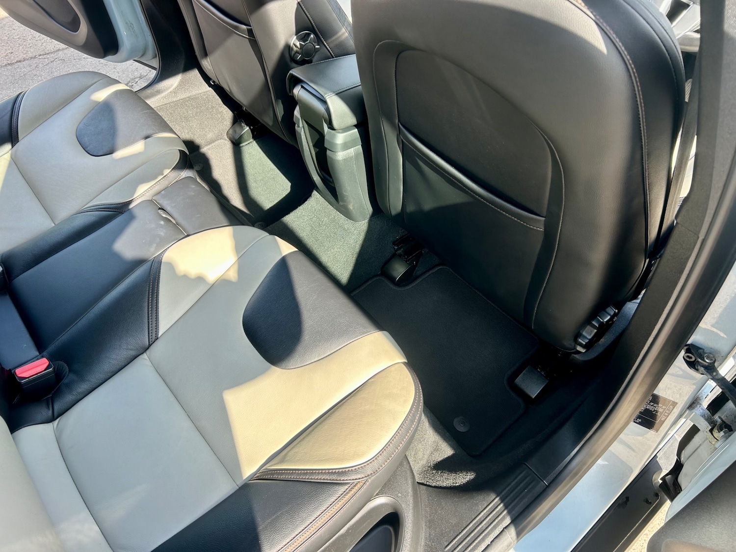 Used Volvo V40 2015 for sale - 76142412: Photo 77