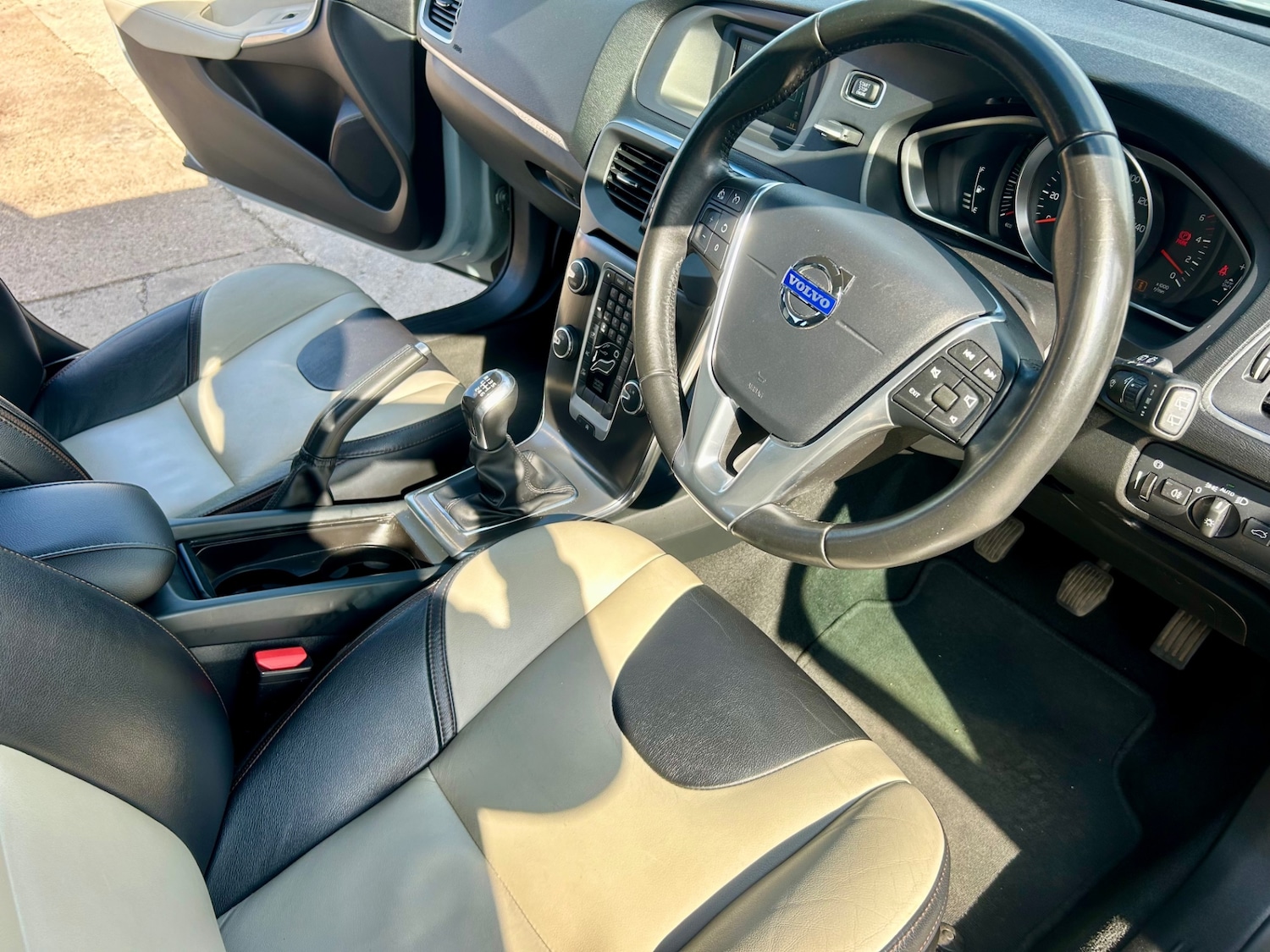 Used Volvo V40 2015 for sale - 76142412: Photo 79