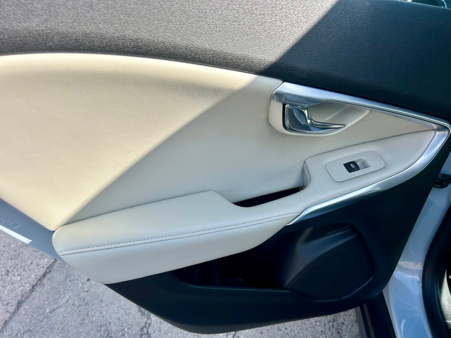 Used Volvo V40 2015 for sale - 76142412: Photo 80