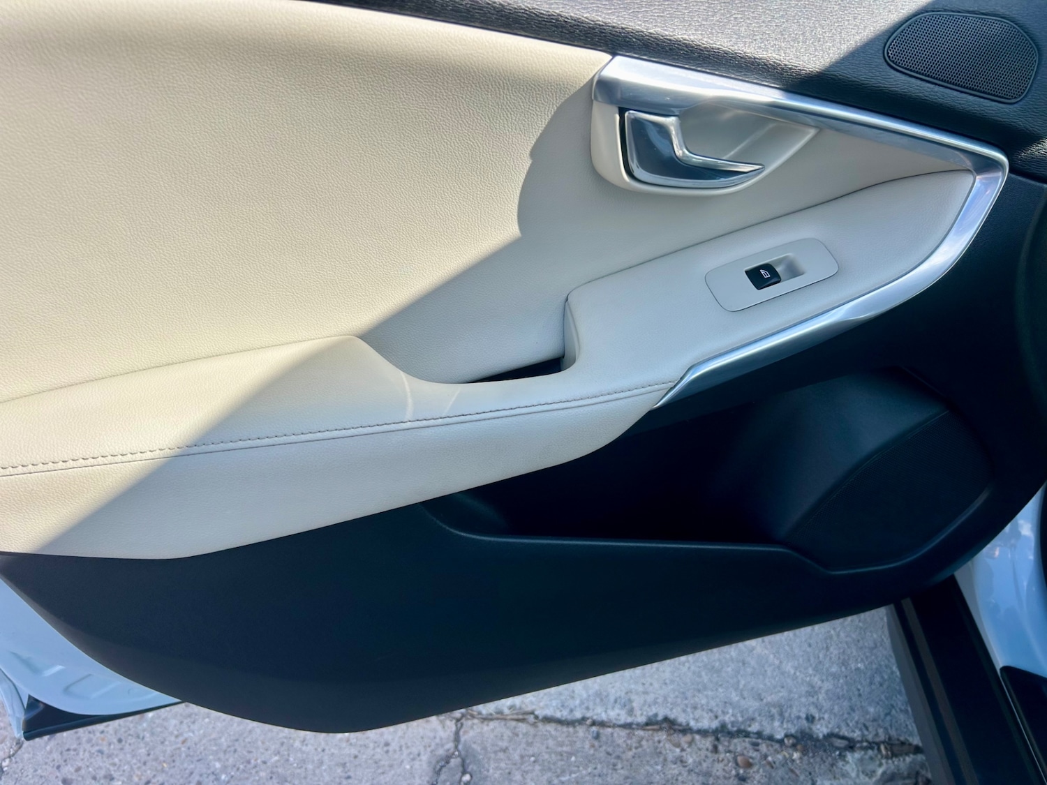Used Volvo V40 2015 for sale - 76142412: Photo 82