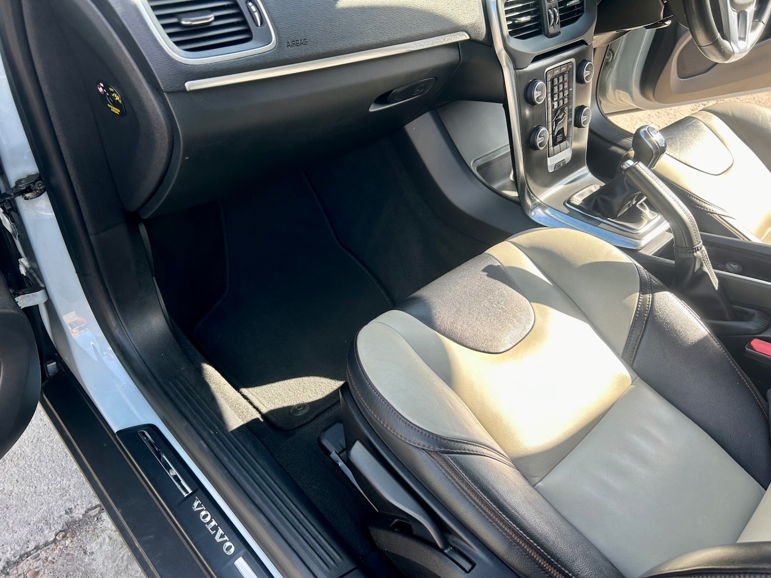 Used Volvo V40 2015 for sale - 76142412: Photo 83