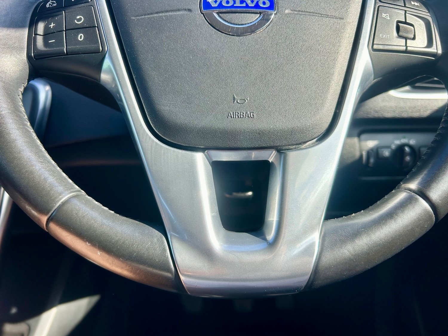Used Volvo V40 2015 for sale - 76142412: Photo 89
