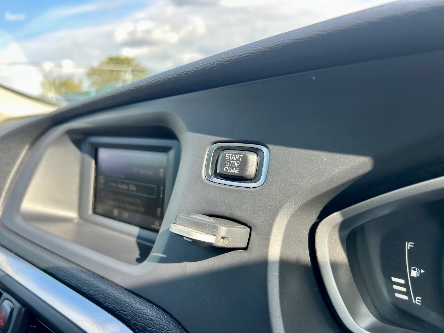 Used Volvo V40 2015 for sale - 76142412: Photo 91