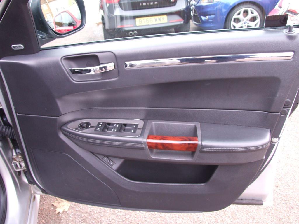 Used Chrysler 300C 2010 for sale - 76412300: Photo 21