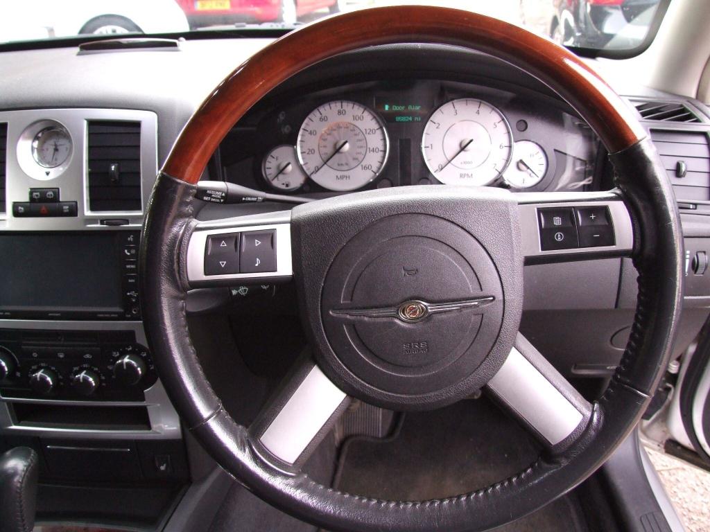 Used Chrysler 300C 2010 for sale - 76412300: Photo 32