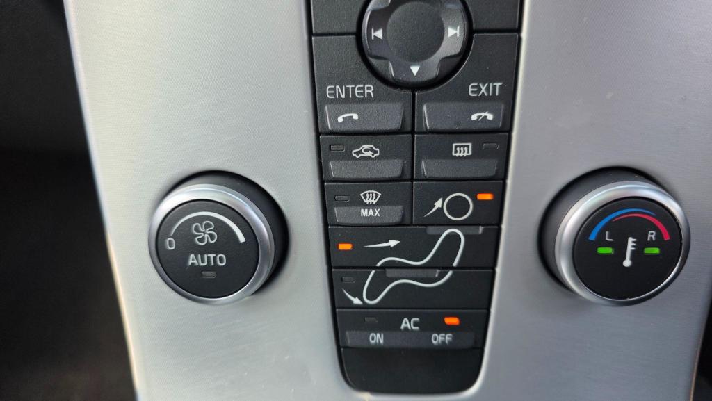 Used Volvo V50 2012 for sale - 77733525: Photo 18