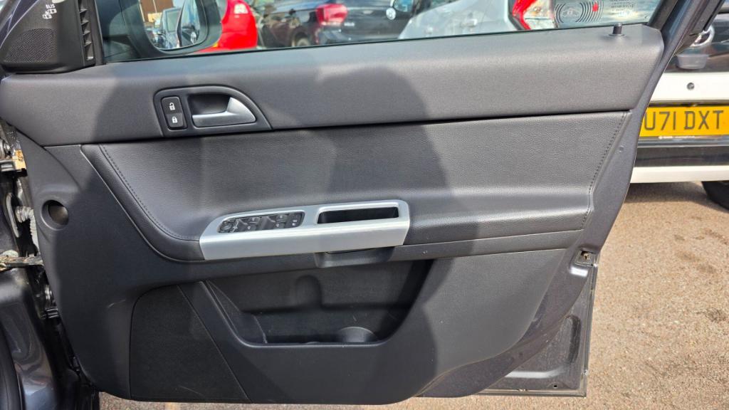 Used Volvo V50 2012 for sale - 77733525: Photo 24